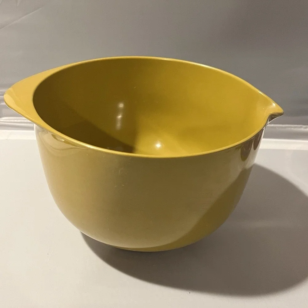 Vintage ROSTI Mepal Mixing Bowl In Yellow Gold Melamine 2 Liter DENMARK Spout